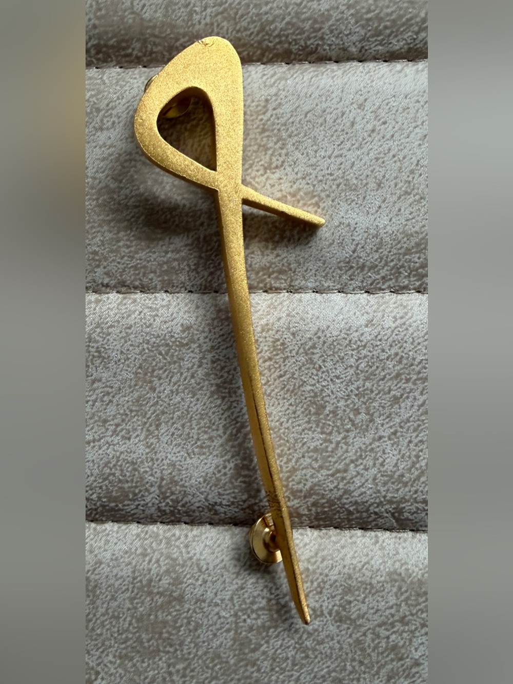 Elegant Gold Ribbon Brooch - Women Jewelry Brooches